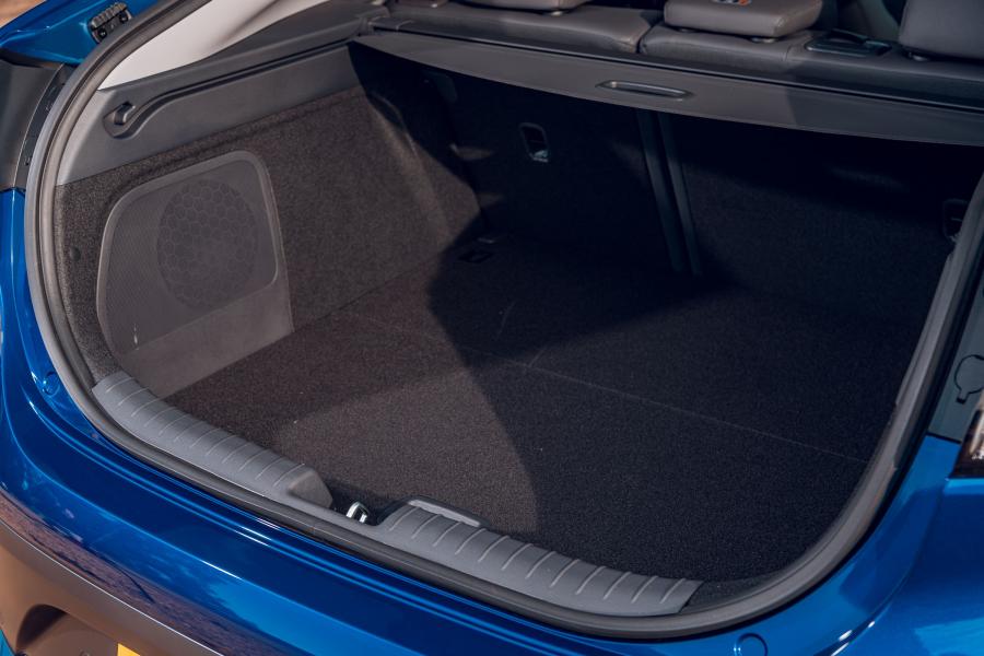 Багажник Hyundai IONIQ electric (AE) 2019 года  (UK) (фото 30 из 37)